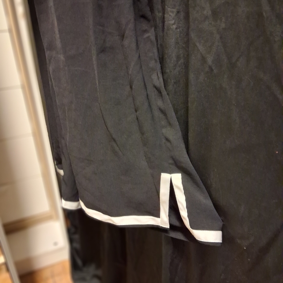 SHEIN Black and White Trim Capris Set - Picture 4 of 5